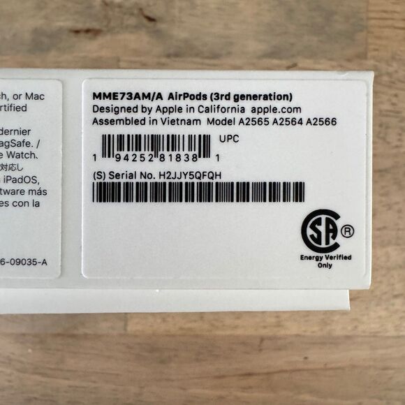 Apple AirPods 3rd Generation with MagSafe Charging Case Original Box Charger - Picture 5 of 10